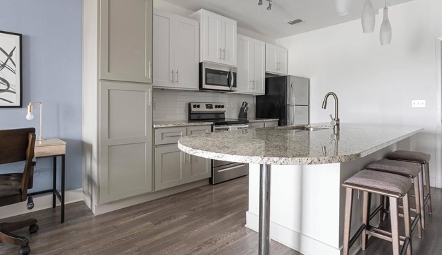 Landing | Beautiful 2BD, Clubhouse, Pool