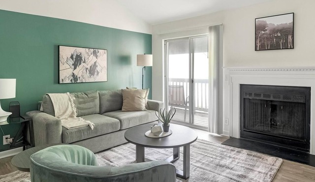 Landing | Chic 1BD, Courtyard, Pool