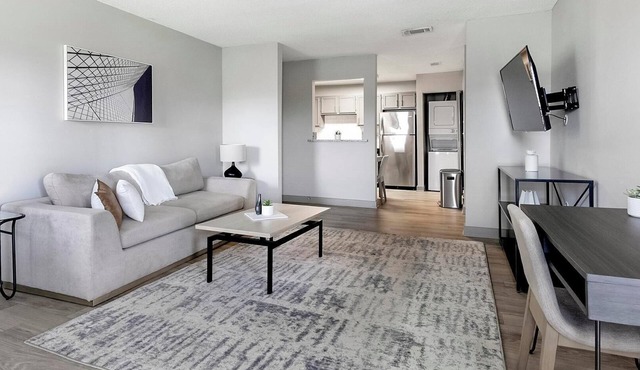 Landing | Chic 1BD, Gym, Pool