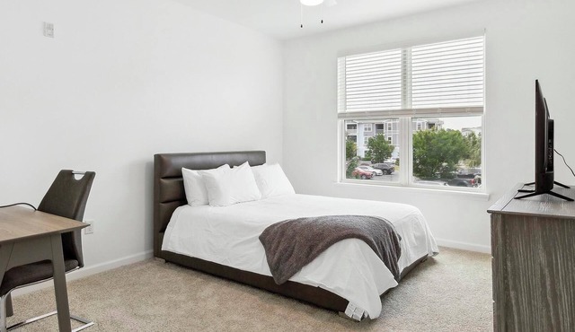 Landing | Chic 1BD, Pool, Yoga Studio