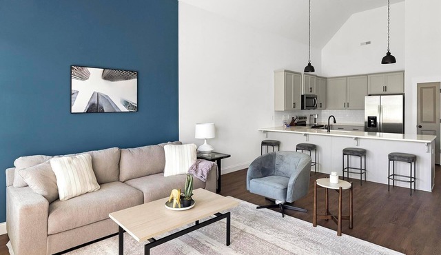 Landing | Chic 2BD, Clubhouse, Gym