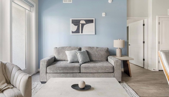 Landing | Chic 2BD in Cool Springs