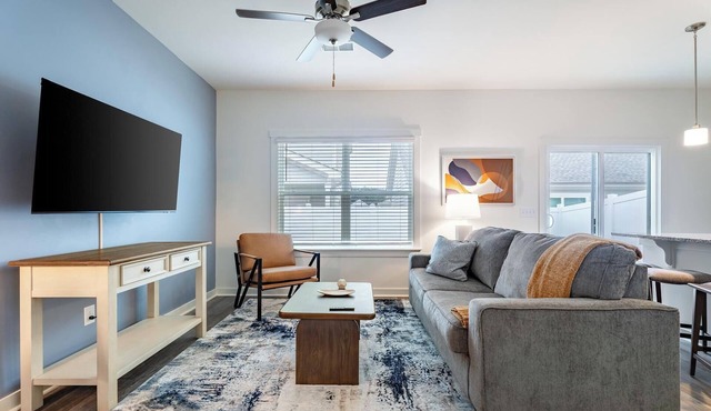 Landing | Modern 1BD, Pool, Gym