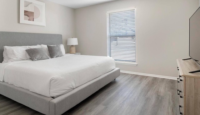 Landing | Modern 1BD, Clubhouse, Pool