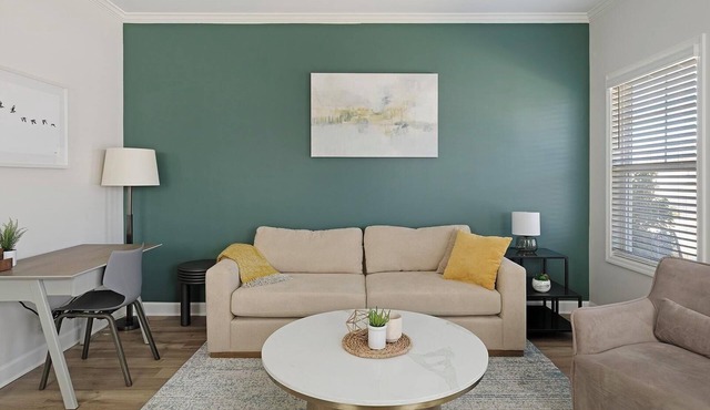 Landing | Modern 1BD, Courtyard, Gym
