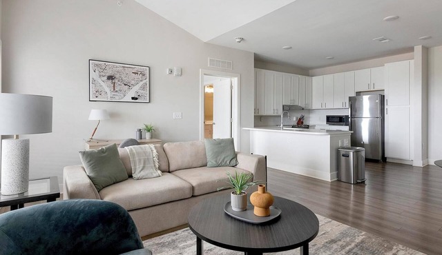 Landing | Modern 1BD, Courtyard, Gym