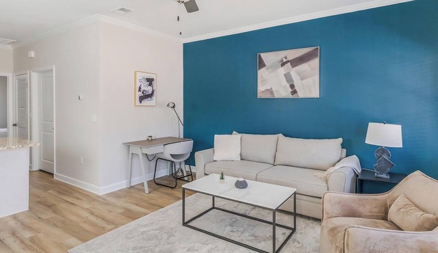 Landing | Modern 1BD, Gym, Clubhouse