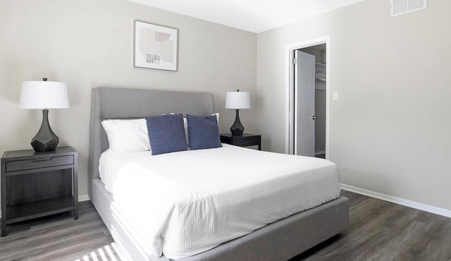 Landing | Spectacular 1BD, Pool, Gym