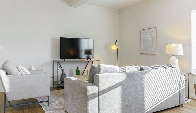 Landing | Spectacular 2BD, Clubhouse, Pool