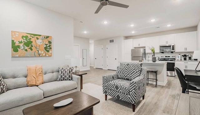 Landing | Spectacular 1BD, Pool