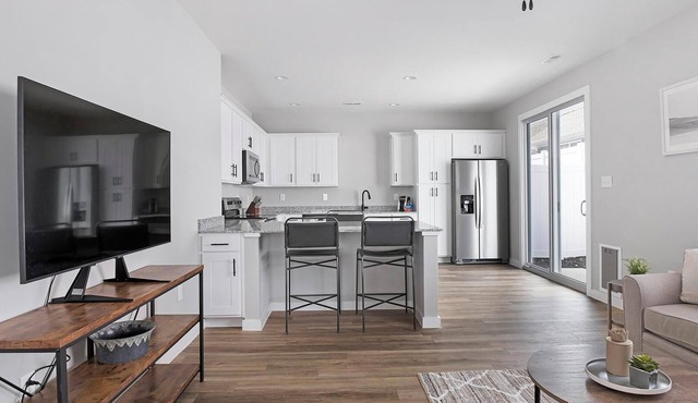 Landing | Spectacular 1BD, Courtyard, Gym