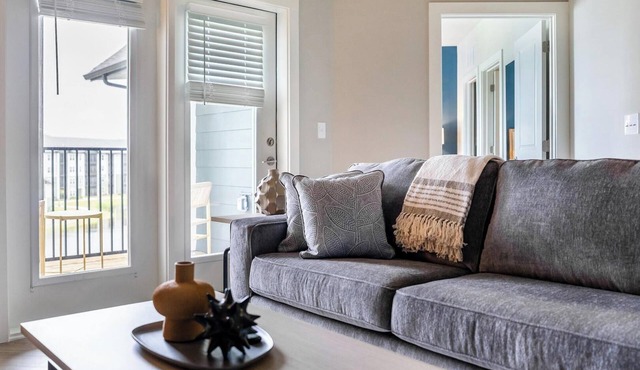 Landing | Spectacular 1BD, Pool, Clubhouse