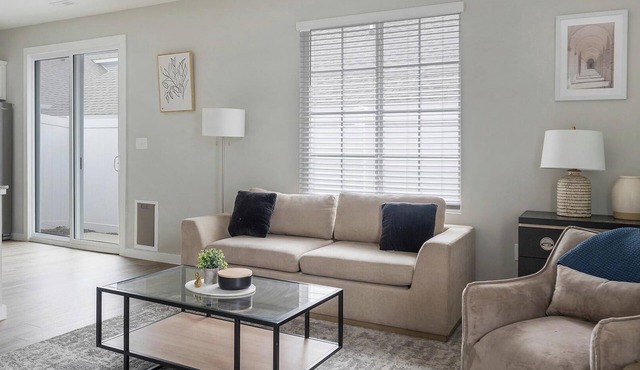 Landing | Stunning 1BD, Gym, Courtyard