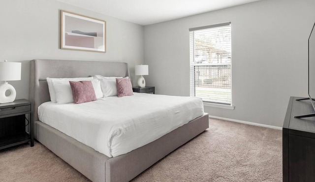 Landing | Stunning 1BD, Pool, Clubhouse