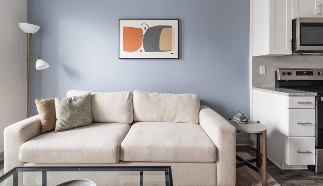 Landing | Stunning 1BD, Pool, Gym