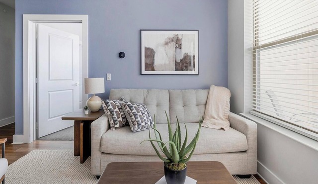Landing | Stunning 2BD, Gym, Pool