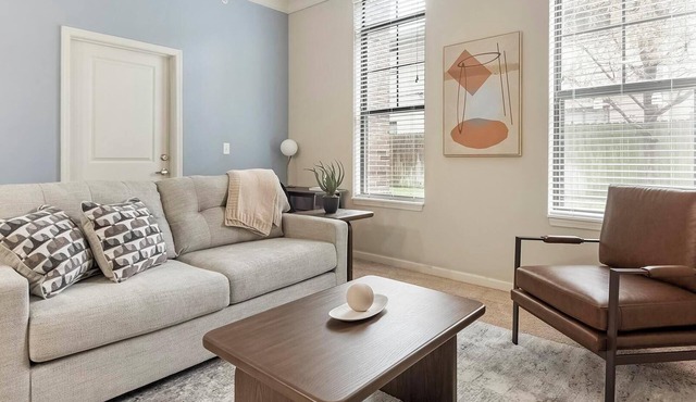 Landing | Stunning 2BD, Pool, Gym