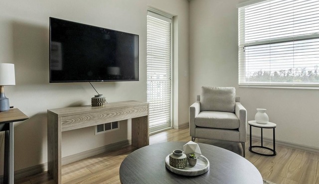 Landing | Stunning 2BD, Pool, Gym