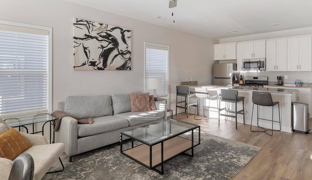Landing | Stunning 2BD, Courtyard, Clubhouse
