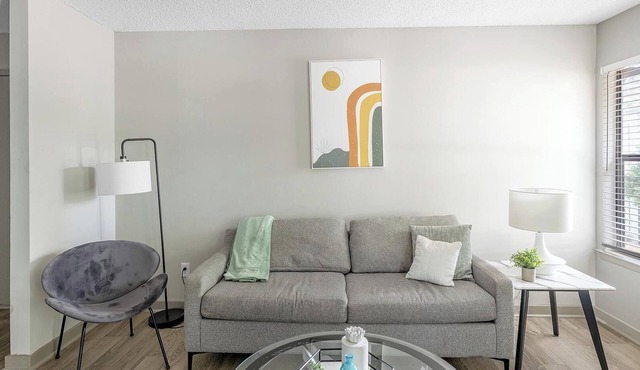 Landing | Stunning 2BD, Clubhouse, Pool