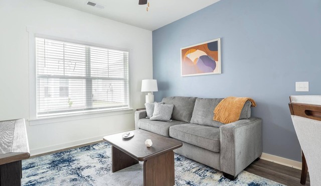 Landing | Stunning 3BD, Clubhouse, Pool