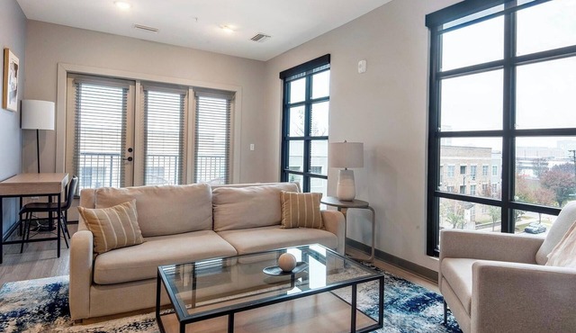Landing | Stylish 1BD, Gym, Rooftop Lounge