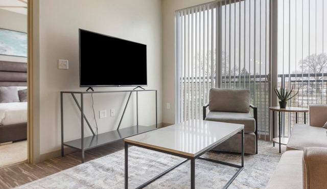 Landing | Stylish 1BD, Pool, Gym