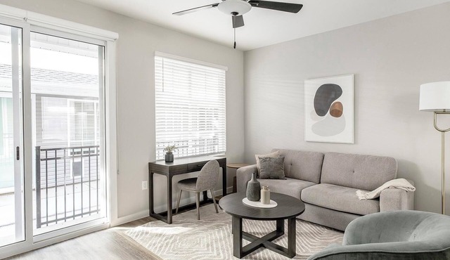Landing | Stylish 2BD, Gym, Pool