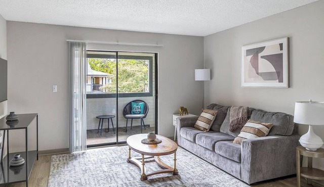 Landing | Stylish 2BD, Pool, Gym