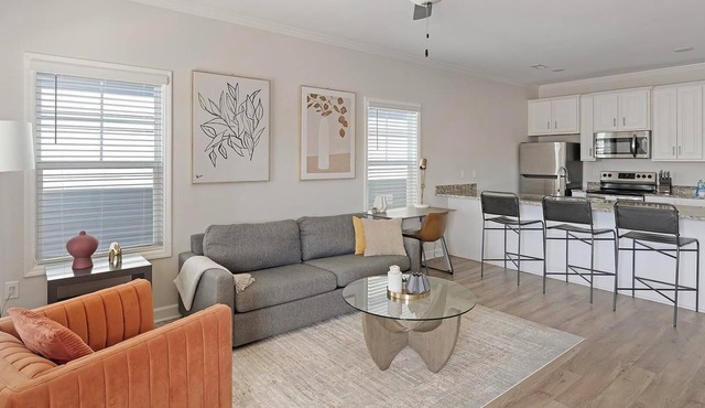 Landing | Stylish 2BD, Clubhouse, Pool