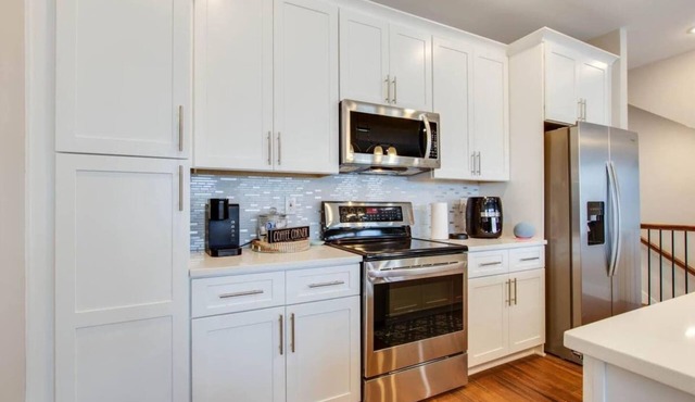 Large Nashville Condo with Balcony