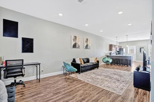 Legacy Executive Retreat Modern 2BR Townhome Near Ft Campbell