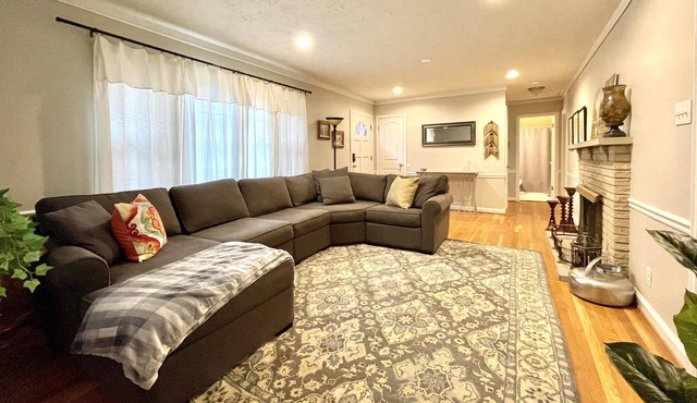 Lexington Boho Chic- 3BED 2BATH NEW LISTING Prime location!