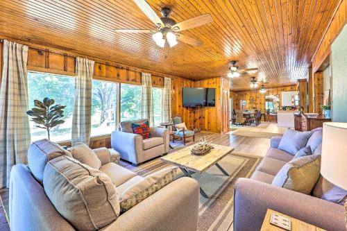 'Lochview Lodge' Idyllic Farmhouse in Grove!