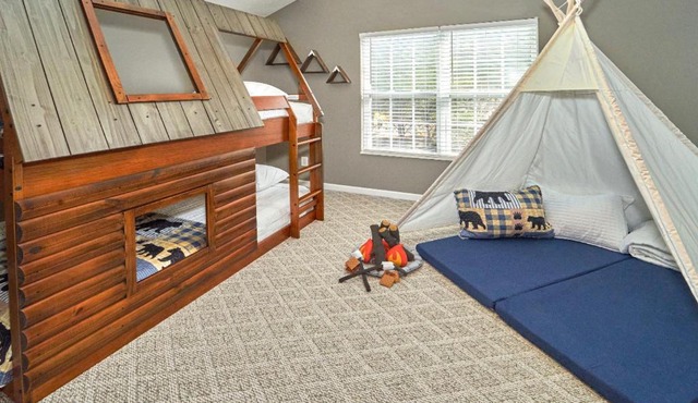 Log Bunk Bed, Playhouse, & TeePee-Willow Trace Retreat 5mi to Dollywood