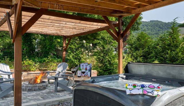 Look No Further. Your Asheville Vacay 5 Star Home! 828 Strong!