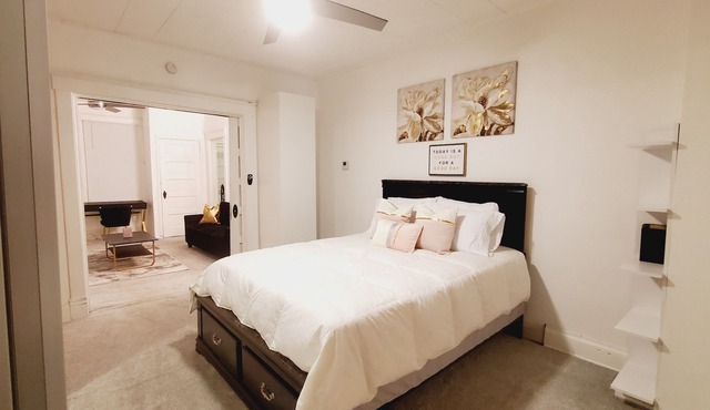 Lovely 1-bd unit w/free parking 12 min to downtown