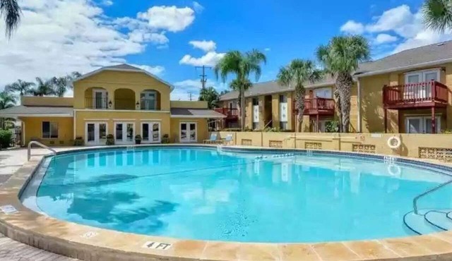 Lovely 3 bedroom first floor condo on golf course