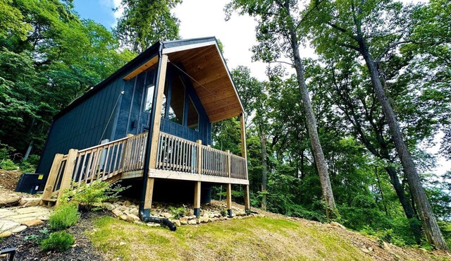 Luminous Cottage with Lofted Interior in Sevierville, Tennessee