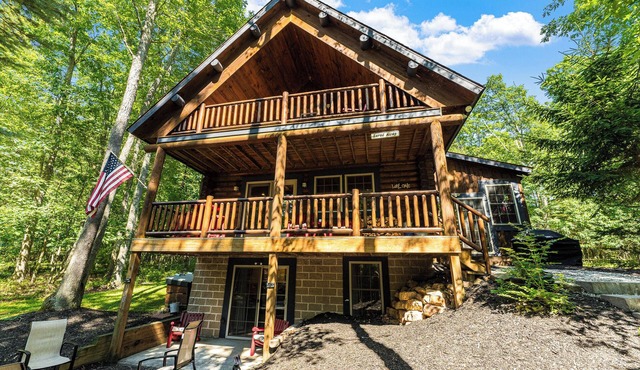Lured Away 3-bedroom cabin in delightful Oakland with AC, WiFi