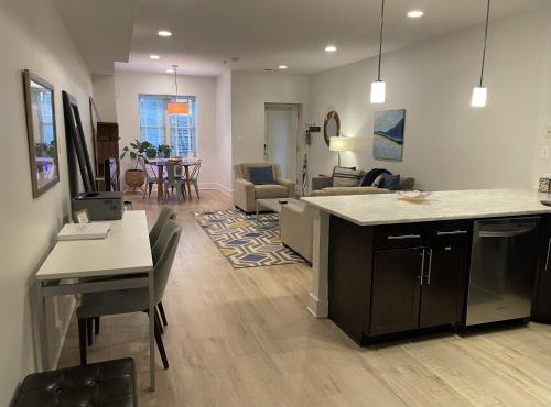 Luxe 2BD2BA Townhouse in Hip Area - Near Metro