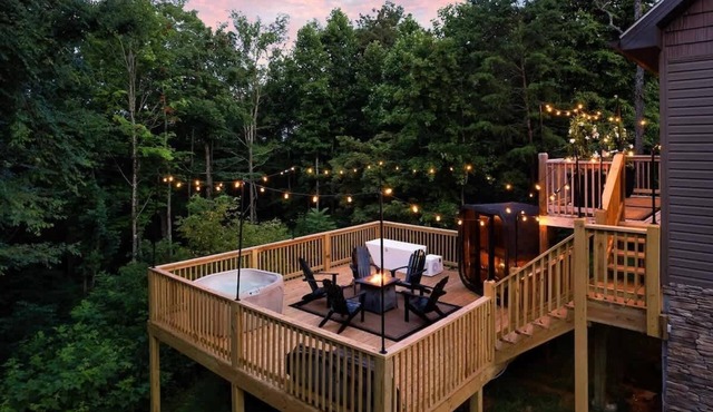 Luxe Cabin, Sleeps 11, Sauna, Gym, Theater Game