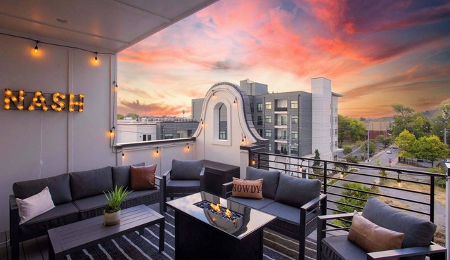 Luxe Retreats Sleeps 24: Games, Views, Near Dwntwn