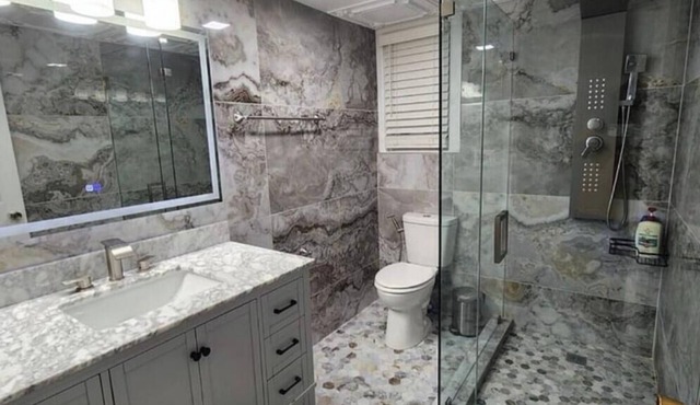 Luxurious 4BR Home Newly Renovated Churchill Downs