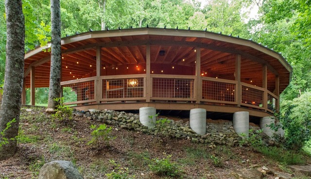Luxury 2BD 2BA Yurt, Hot Tub, Firepit in Deep Creek Smoky Mountain Natl Park
