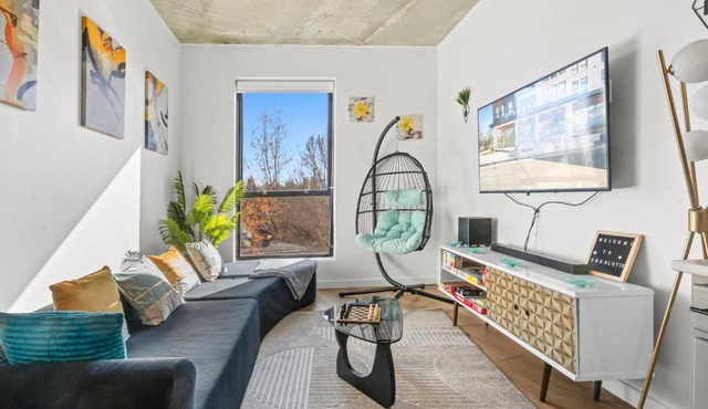 Luxury 2BR South End Uptown Charlotte, Walkable, Gym, Washer & Dryer