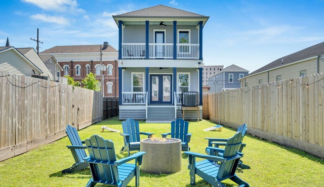 Luxury 3BR Mid-City home with 3 king beds, fire pit, EV charger & parking. Steps to parade route.