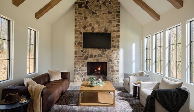 Luxury 4BR Mountain Home Near Downtown Highlands, Surrounded by Nantahala Forest