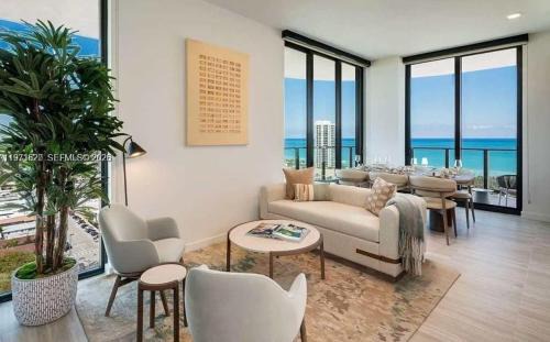 Luxury 4BR Penthouse with Panoramic Ocean Views