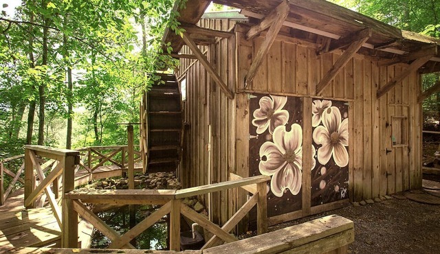 Luxury Cabin for Two with Beautiful River Views near Knoxville